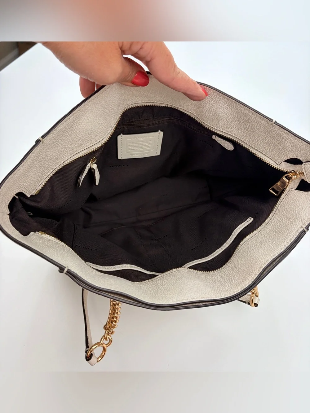 Coach Turnlock Chain Tote 27 GUC Cream/Chalk Gold